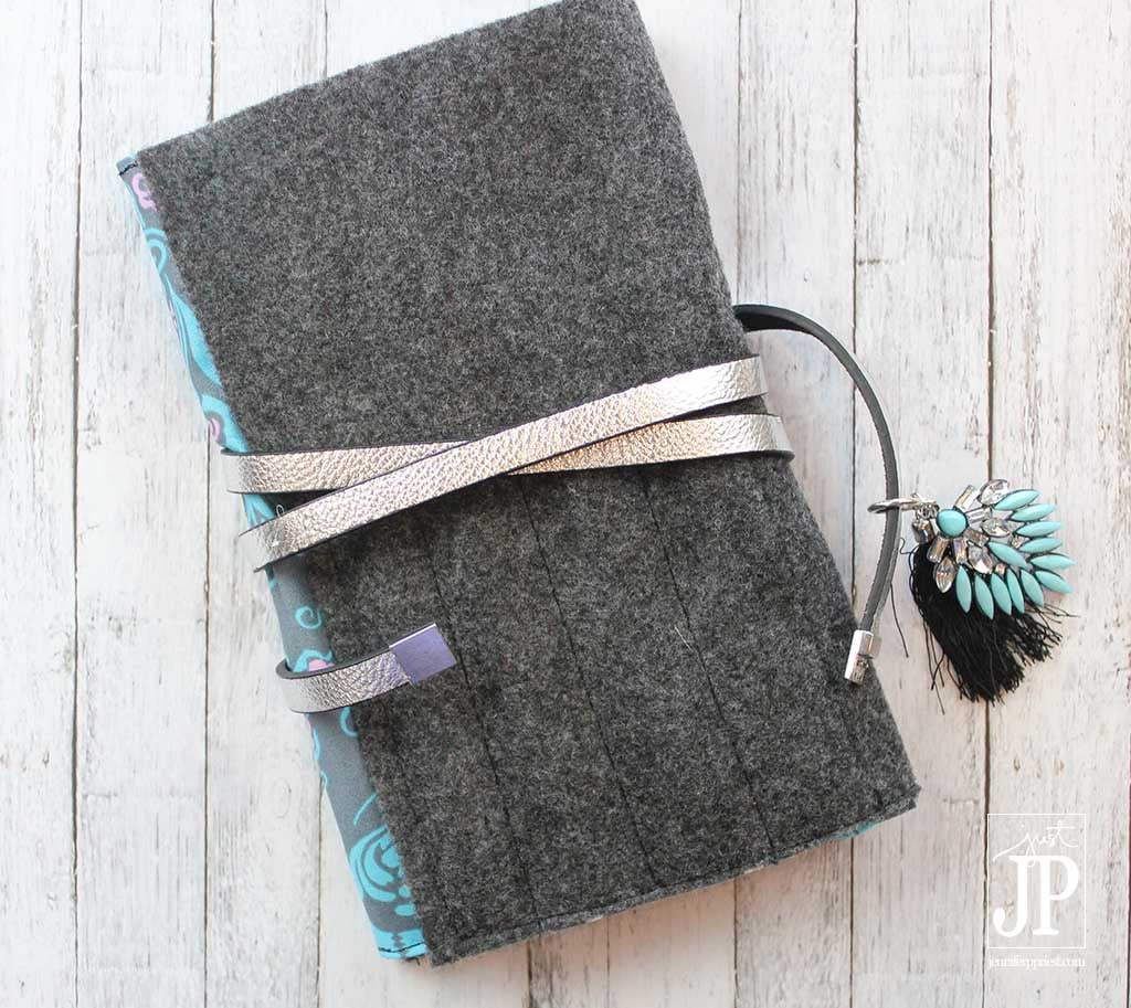 MAKE THIS - DIY Notebook Cover with secret pocket for pads! Perfect for teens and college girls when they have period and for every day. VIDEO TUTORIAL!