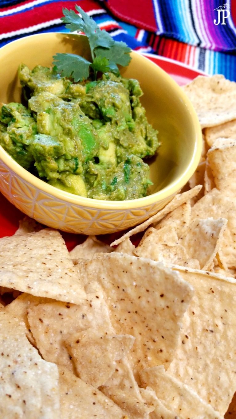 The Best EASY Guacamole Recipe