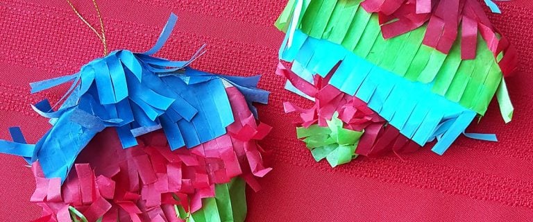 Everyone at the Christmas Table + DIY Piñata Ornaments #SienteGlade