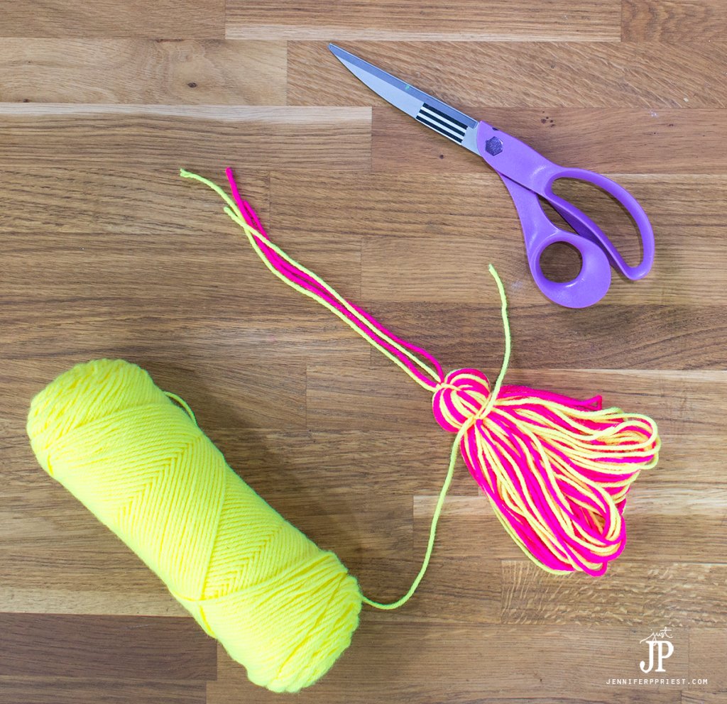 10---How-to-make-a-Yarn-Tassel-jenniferppriest