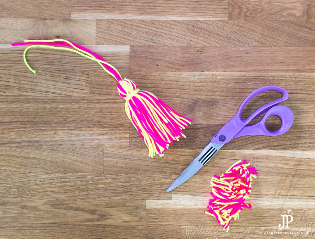 13---How-to-make-a-Yarn-Tassel-jenniferppriest