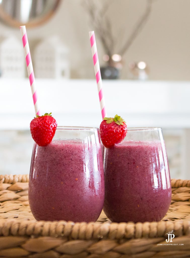easy-banana-berry-smoothie-recipe-emergen-c-drink-jenniferppriest