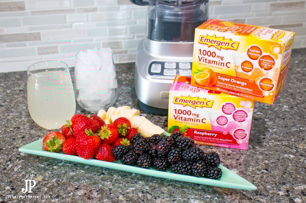 ingredients-for-healthy-banana-berry-smoothie-recipe-emergen-c