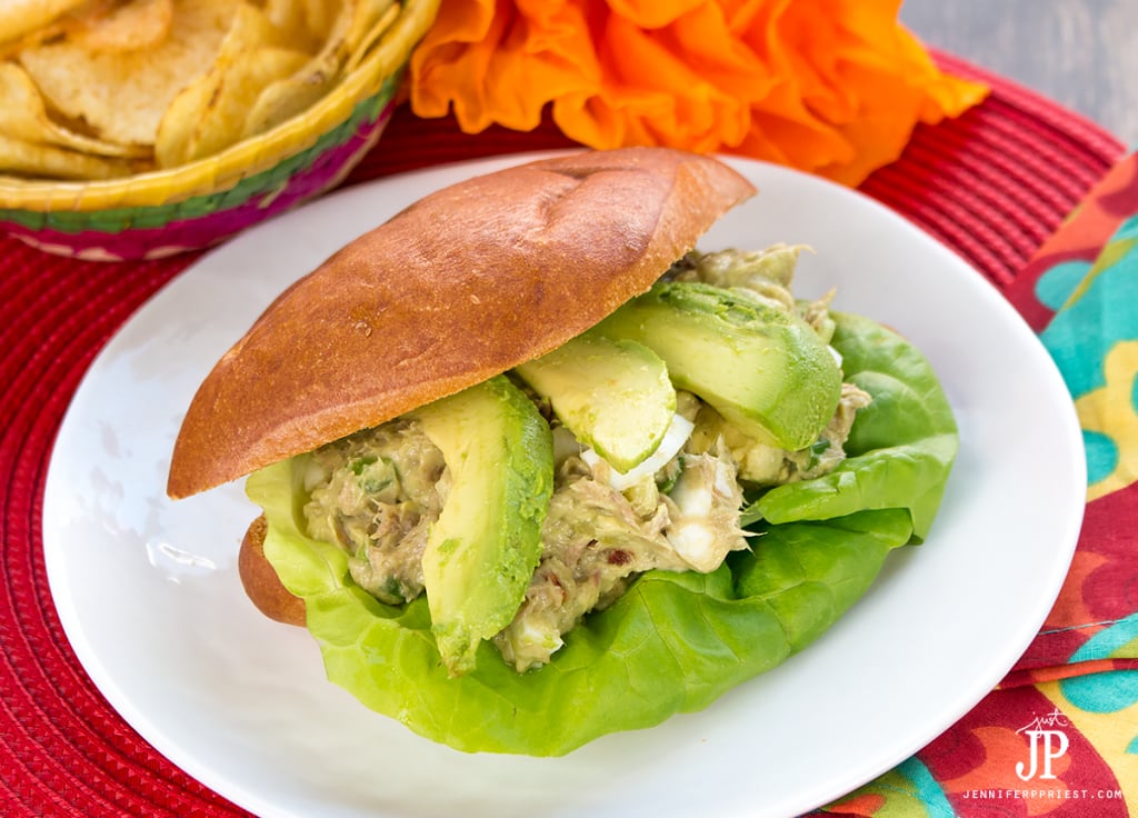 3 easy ways to incorporate AVOCADOS FROM MEXICO into your favorite recipes like tuna sandwiches, salads, and even eggs benedict! #VidaAguacate #EchaleChallenge [AD]