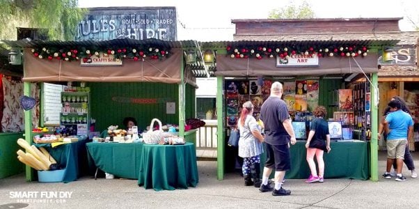 A Grandparents' Guide to Knott's Merry Farm - Smart Fun DIY. Every year around Thanksgiving the conversation comes up about what we should do for Christmas. #knott'smerryfarm #themepark #christmas