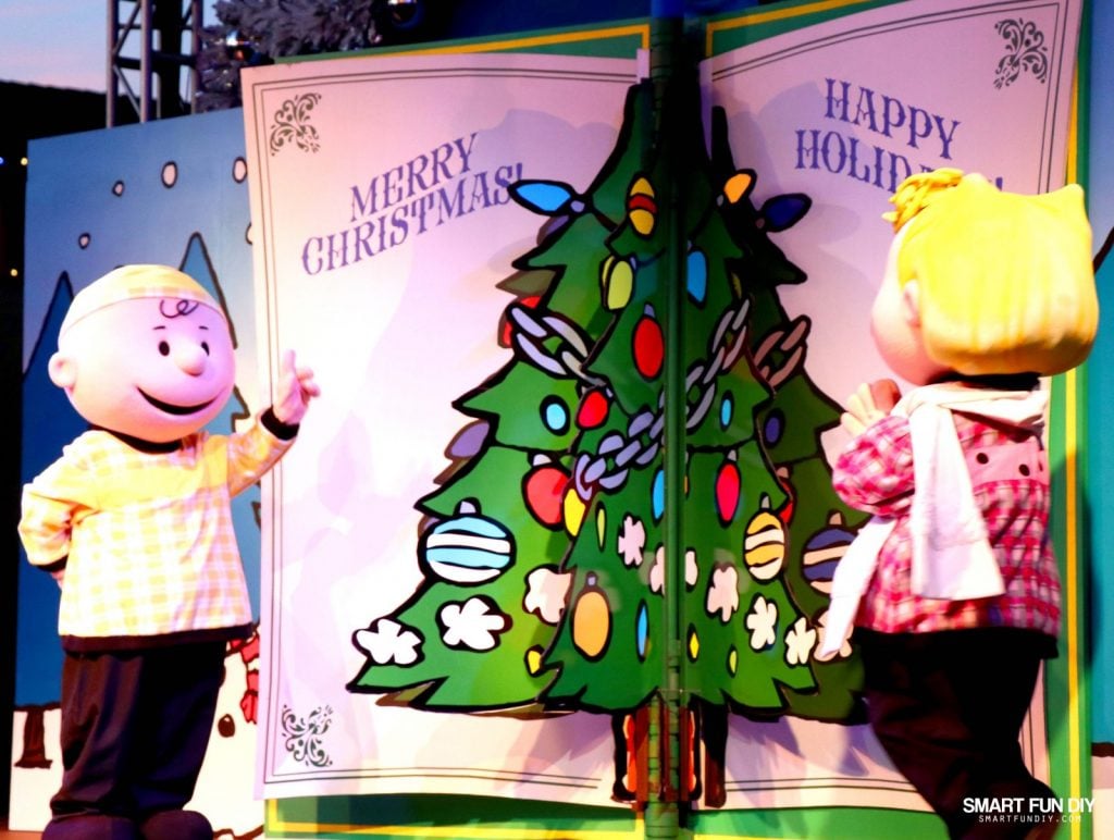 A Grandparents' Guide to Knott's Merry Farm - Smart Fun DIY. Every year around Thanksgiving the conversation comes up about what we should do for Christmas. #knott'smerryfarm #themepark #christmas