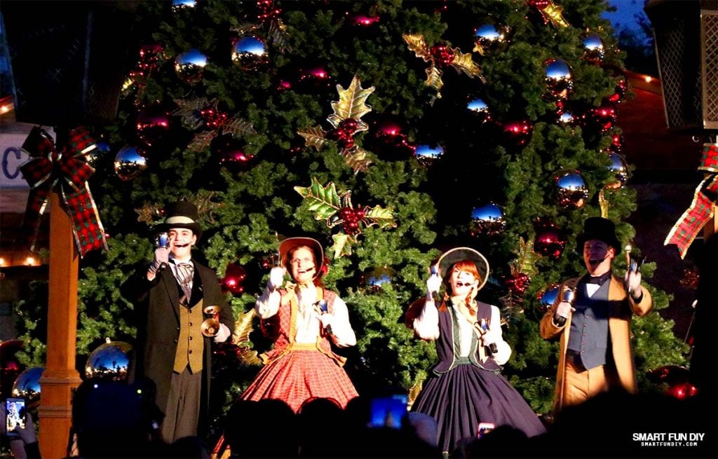 A Grandparents' Guide to Knott's Merry Farm - Smart Fun DIY. Every year around Thanksgiving the conversation comes up about what we should do for Christmas. #knott'smerryfarm #themepark #christmas