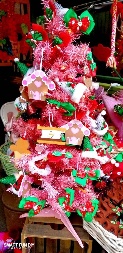 A Grandparents' Guide to Knott's Merry Farm - Smart Fun DIY. Every year around Thanksgiving the conversation comes up about what we should do for Christmas. #knott'smerryfarm #themepark #christmas