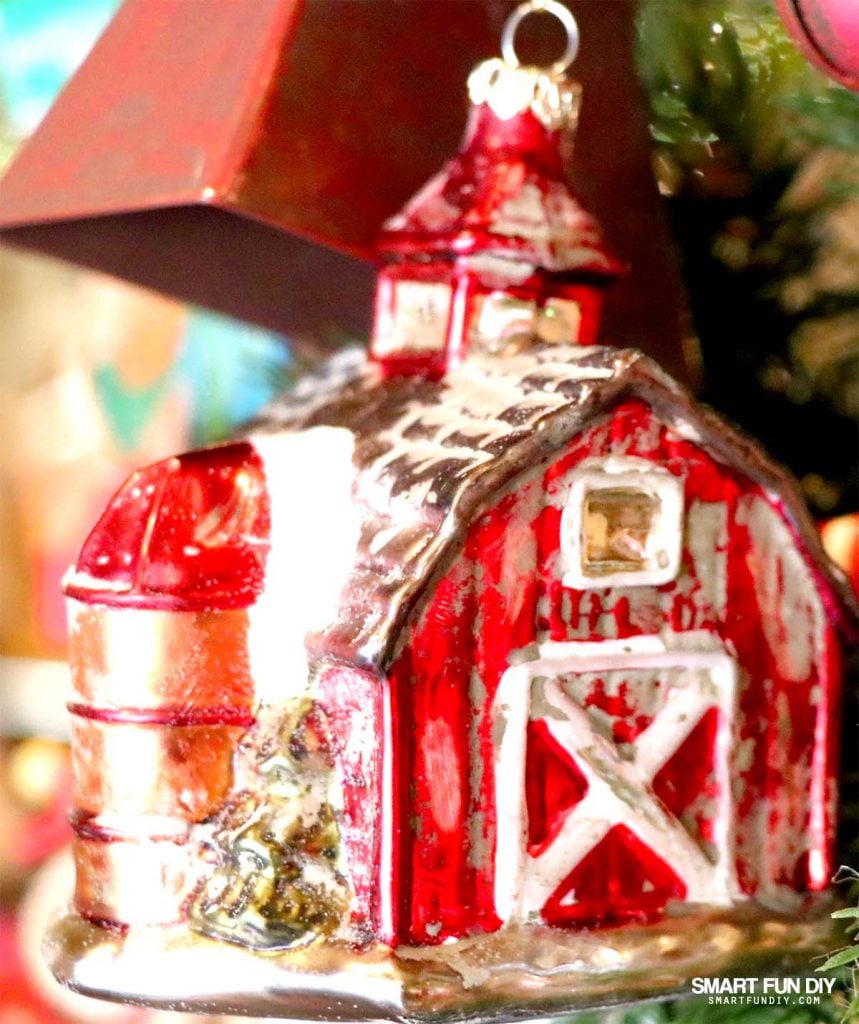 A Grandparents' Guide to Knott's Merry Farm - Smart Fun DIY. Every year around Thanksgiving the conversation comes up about what we should do for Christmas. #knott'smerryfarm #themepark #christmas