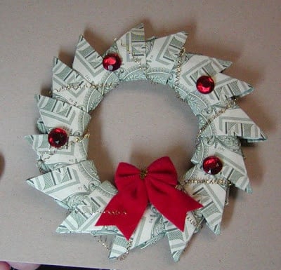 120-Creative-Ways-To-Give-Gift-Cards-And-Money-Smart-Fun-DIY #giftcardsideas #christmasideas