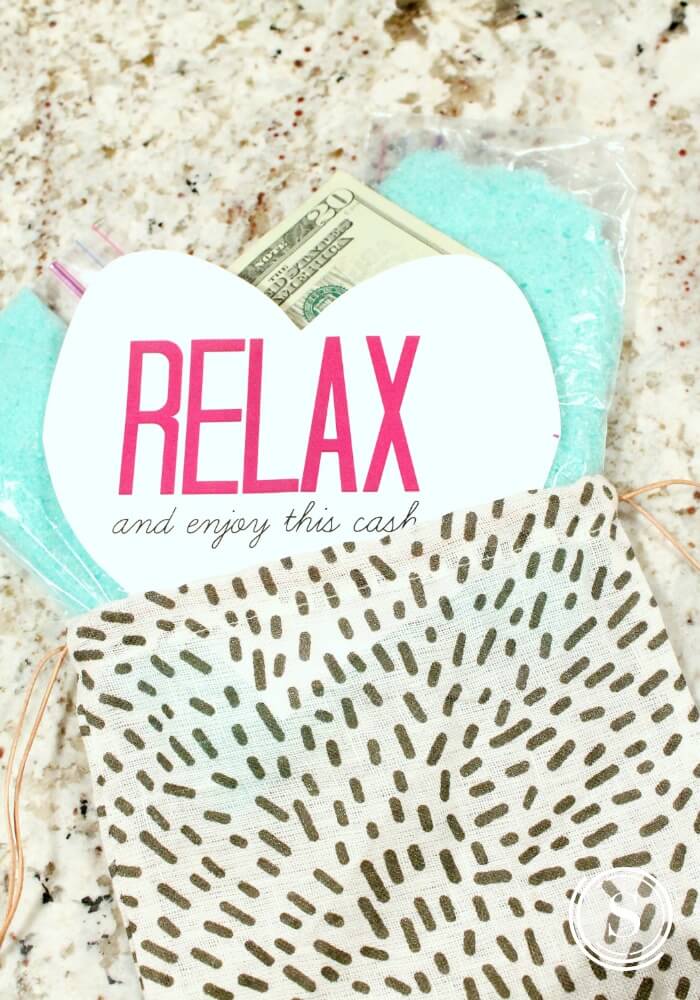 120-Creative-Ways-To-Give-Gift-Cards-And-Money-Smart-Fun-DIY #giftcardsideas #christmasideas