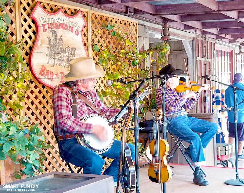 Live band performing at Knott's Berry Farm