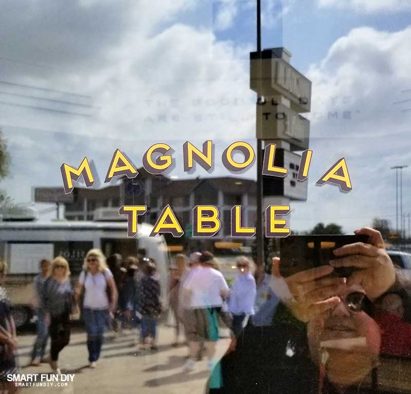 Magnolia Table door