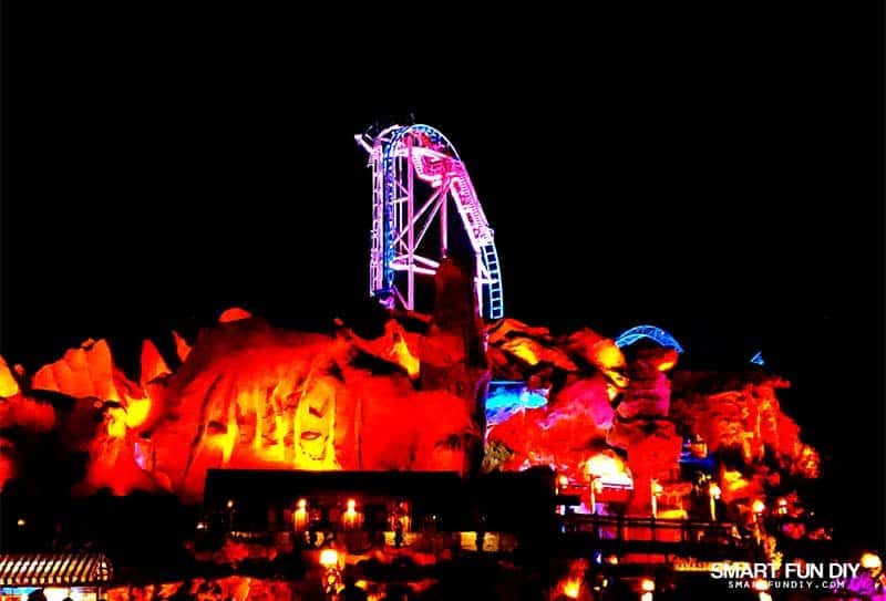 Hang Time ride at night at Knott's Merry Farm