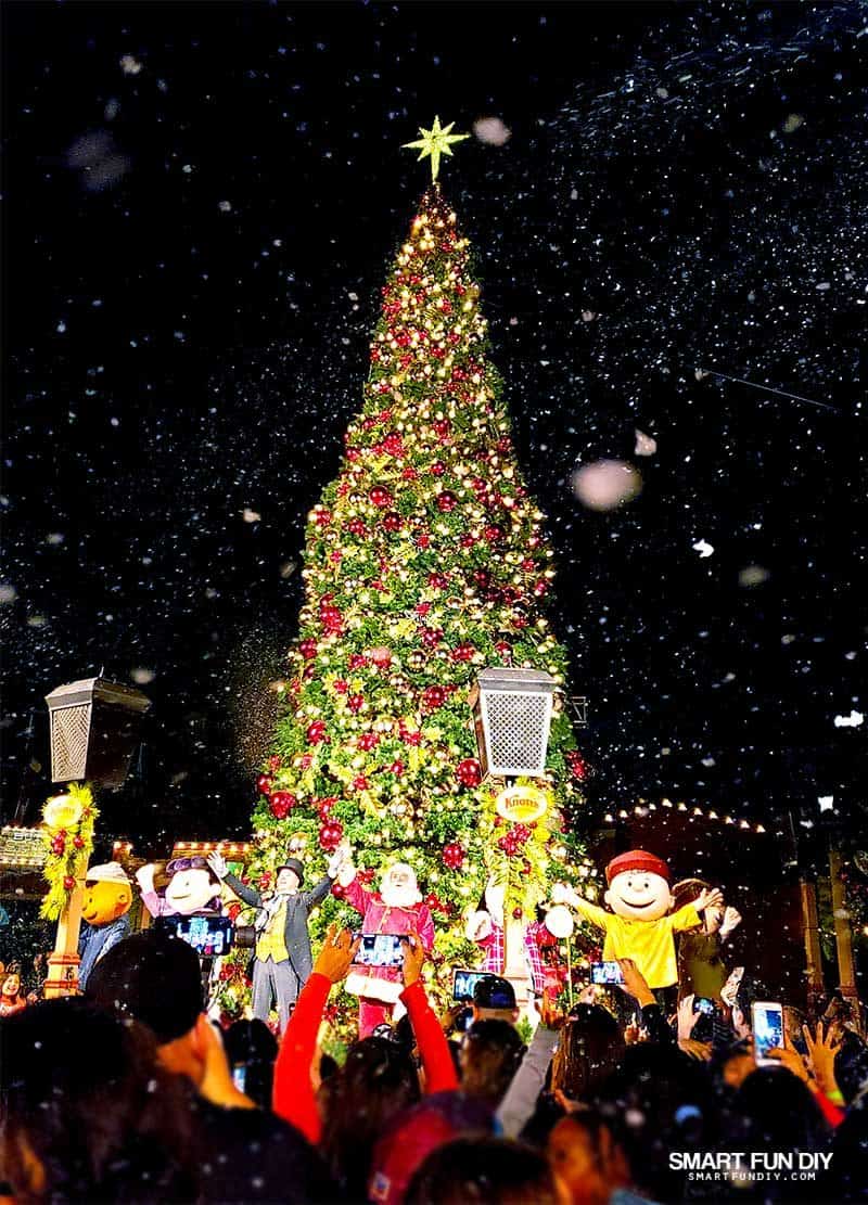 Christmas Tree Lighting Ceremony at Knott's Merry Farm