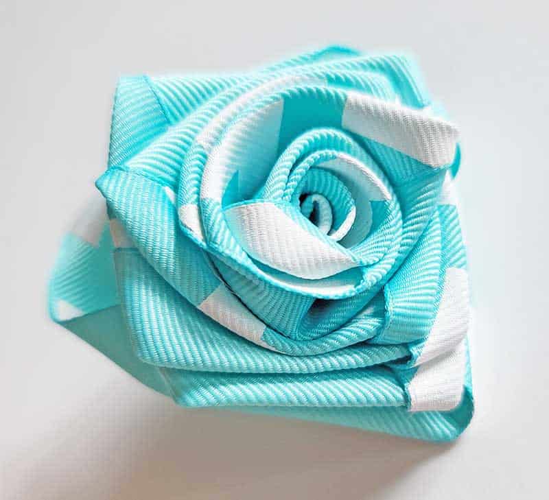 patterned ribbon rose